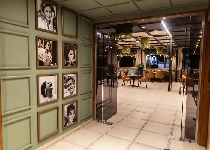 Savoy Hotel Elminya