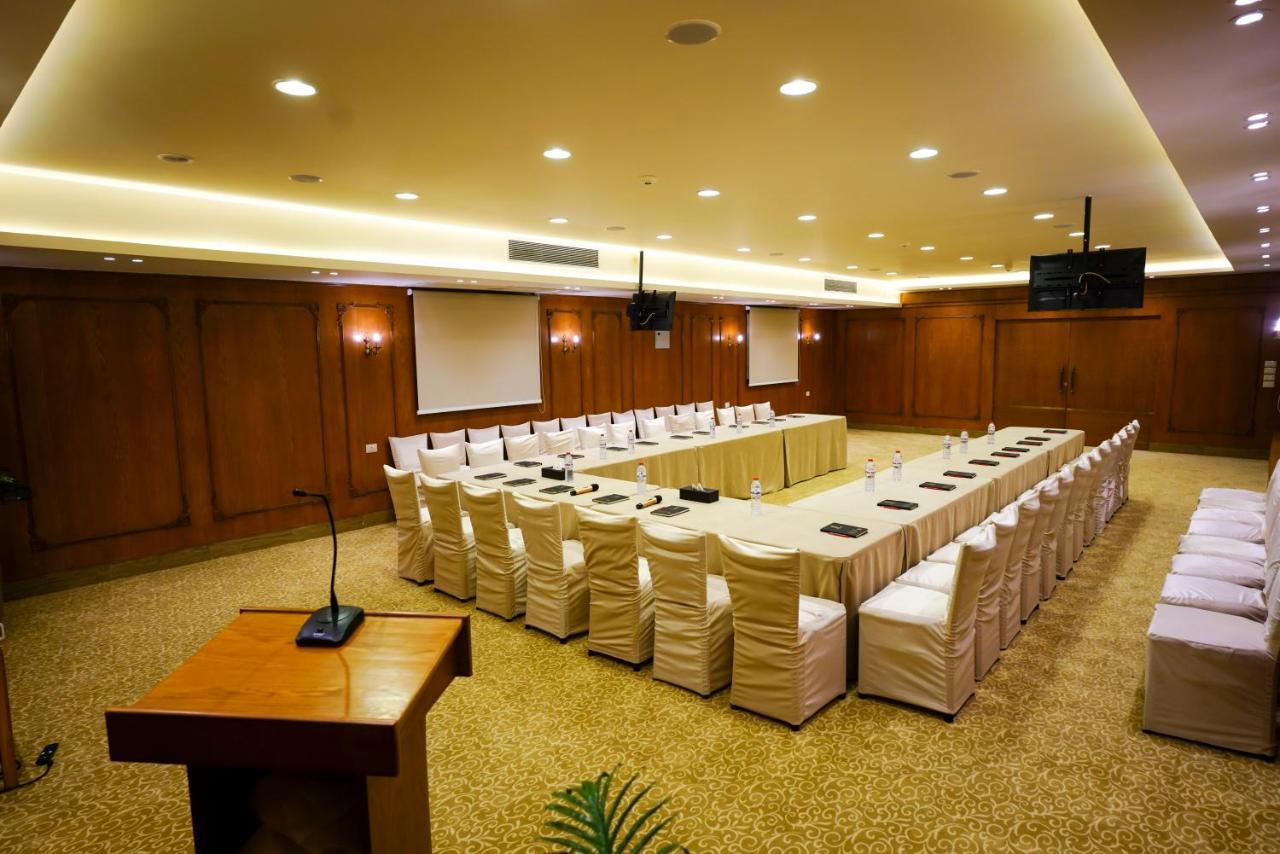 Savoy Elminya Hotel *