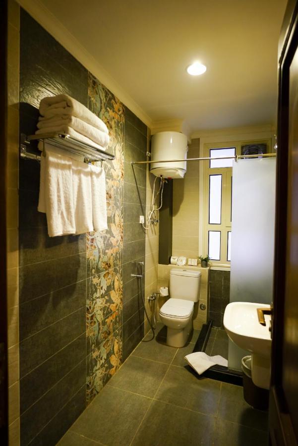 Savoy Elminya *