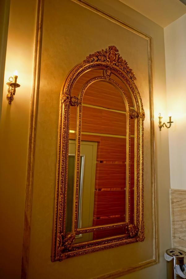 Savoy Elminya