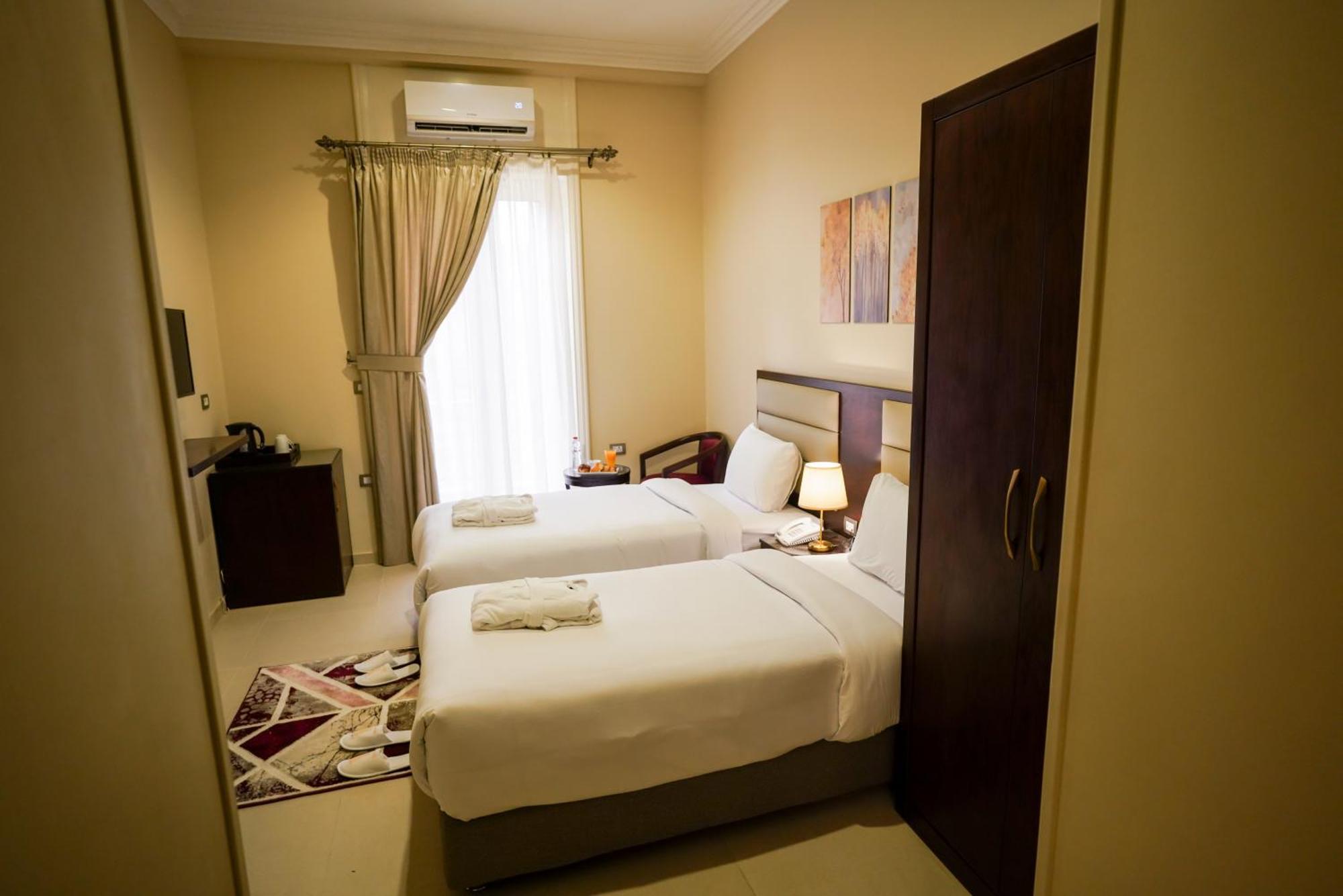 Savoy Elminya *