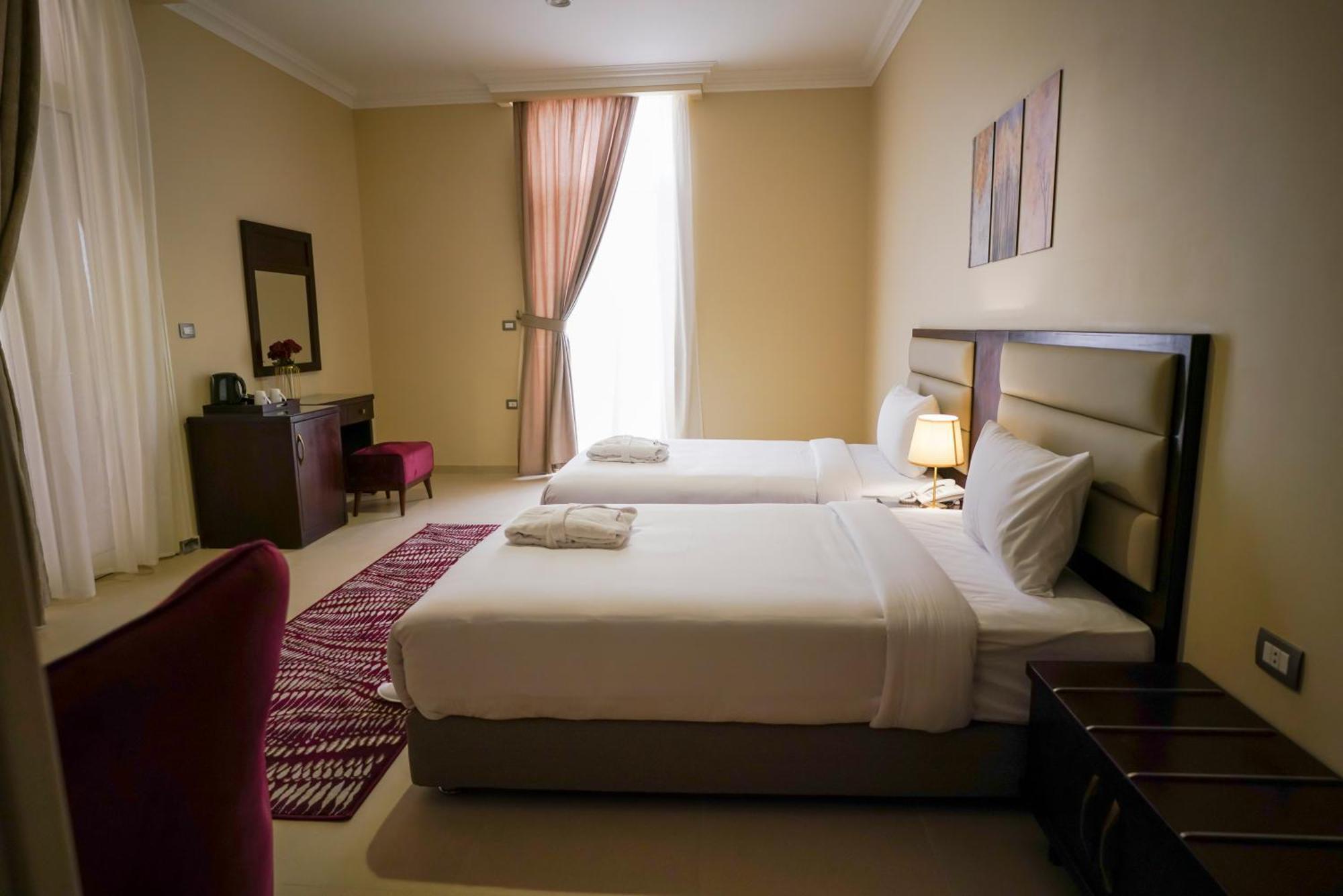 Hotel Savoy Elminya *