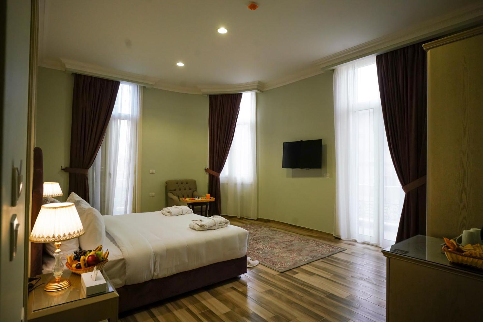 Hotel Savoy Elminya *