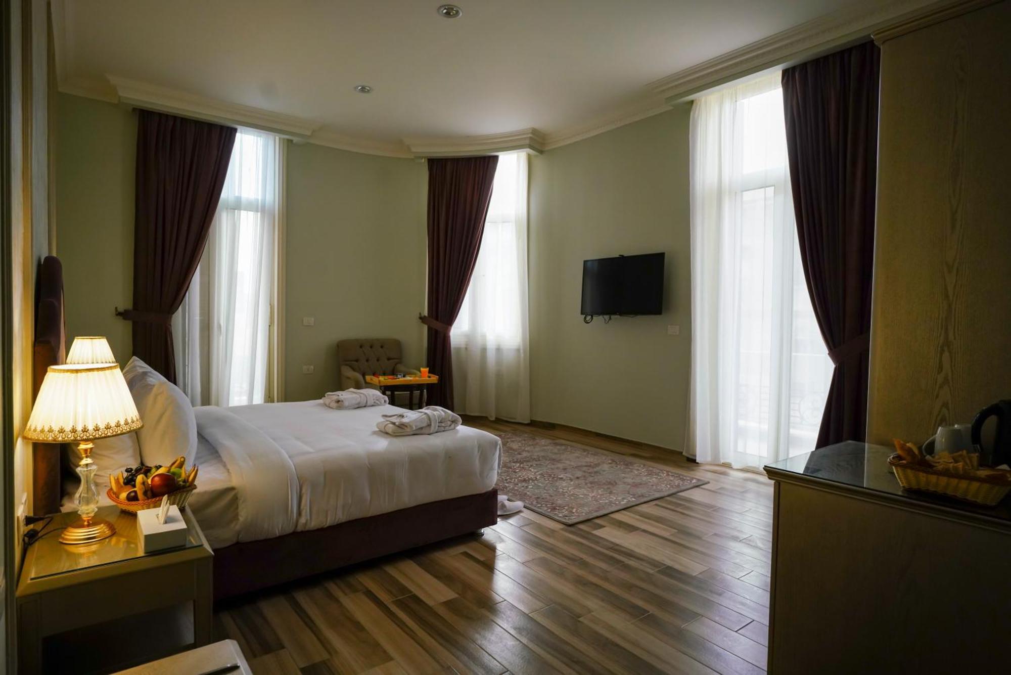 Hotel Savoy Elminya *